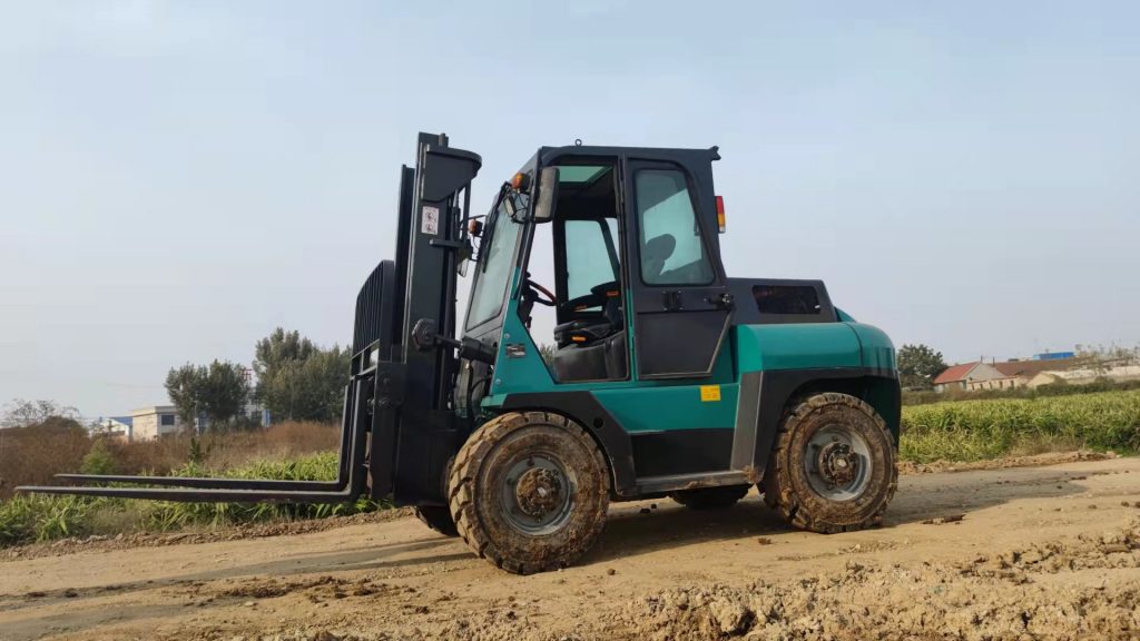 Made in China 4WD 4WD Steering Outdoor Forklift