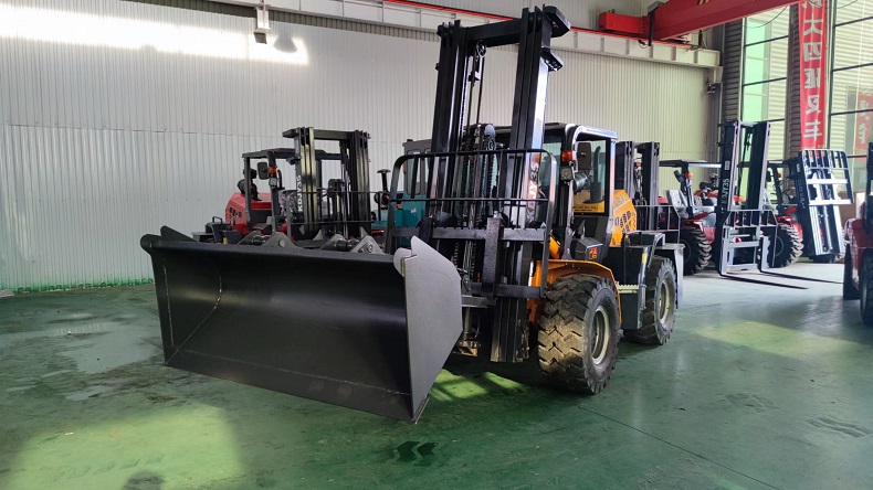 Loader-style 4x4 rough terrain Forklift  8000 lbs Capacity（KDJY35）Product