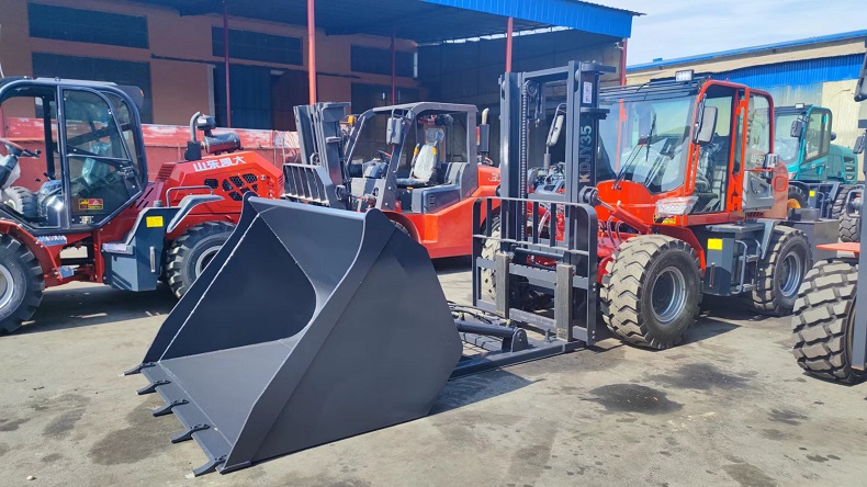 engineering buckets that can be quickly mounted on a rough terrain forklift