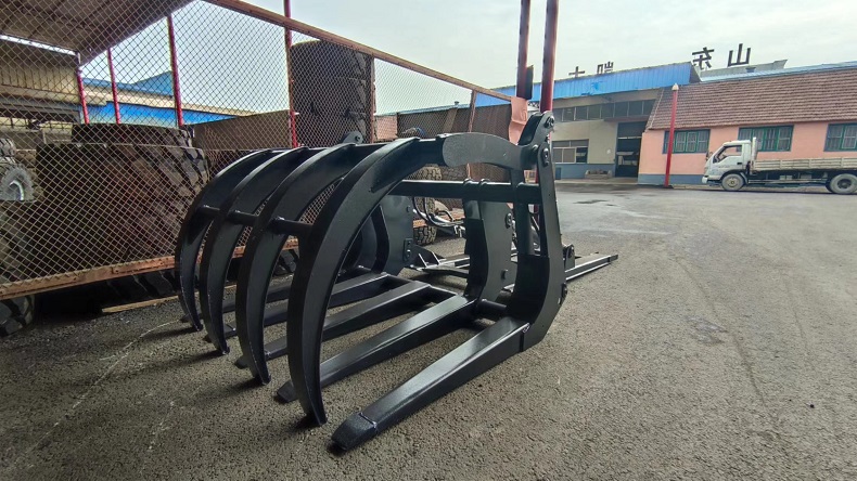 A Quickly Replaceable Forklift Attachment - vegetation handler