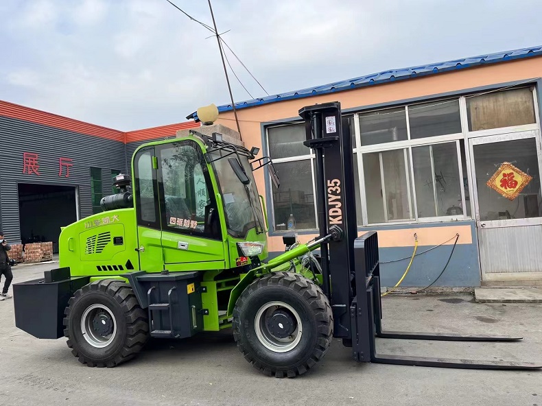 3.5-ton articulated small 4x4 forklift-LandTiger35