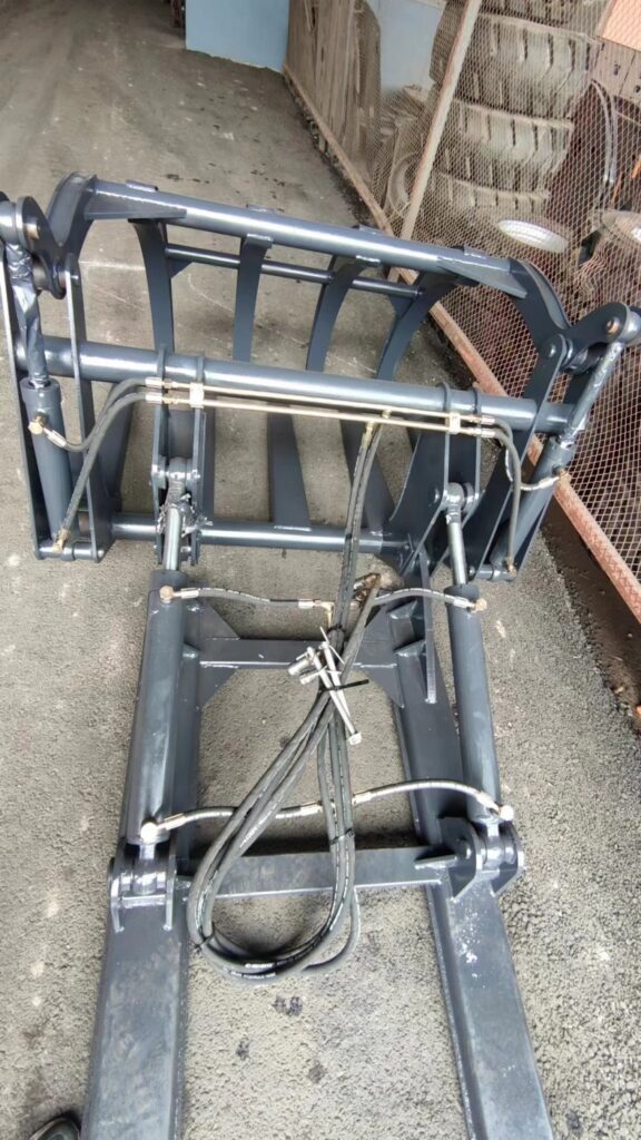 A Quickly Replaceable Forklift Attachment - vegetation handler(back side)