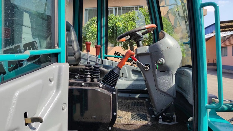 Cab interior picture of Kaystar Landtiger small rough terrain forklift