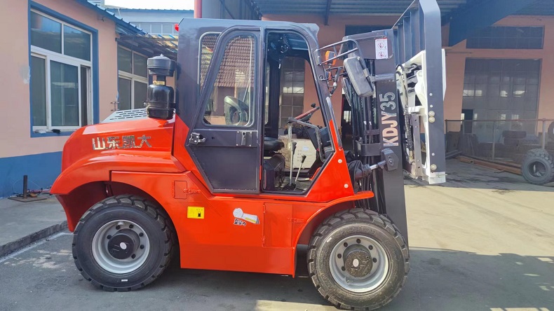 Pioneer35A(CPCY35) Four-wheel drive heavy counterbalance forklift-diesel power