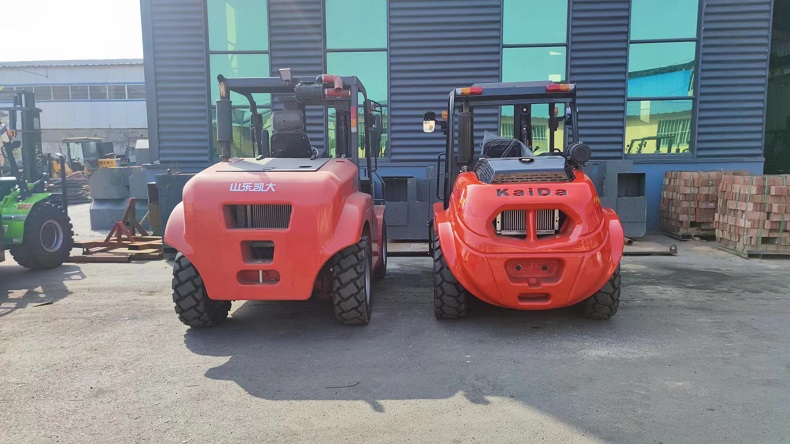 Pioneer35Pro and Pioneer35A 4WD heavy counterbalance forklift