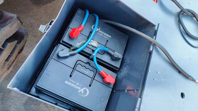 Maintenance-free battery for rough terrain forklift