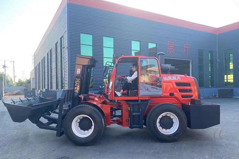 7-Ton All-Terrain 4x4 Forklift with a Bucket-Kaystar KDJY Forklift Picture