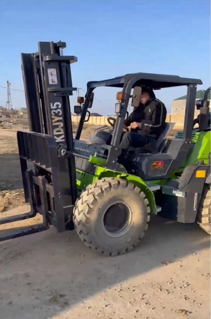 Azerbaijan Customer of kaystar all terrain forklift
