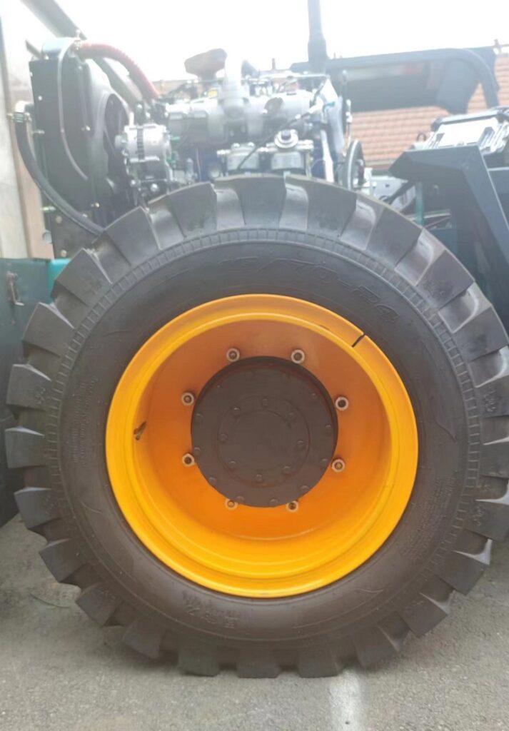 China loader and Articulated Four-Wheel Drive Forklift Pneumatic Tire 16/70-24