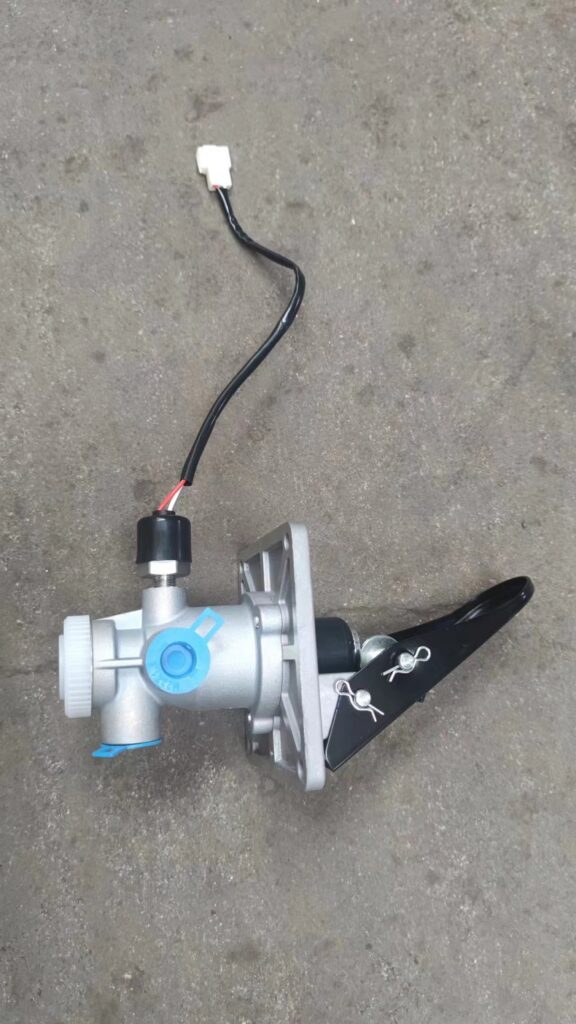 Chinese-made loader brake pedal, articulated four-wheel drive forklift brake pedal
