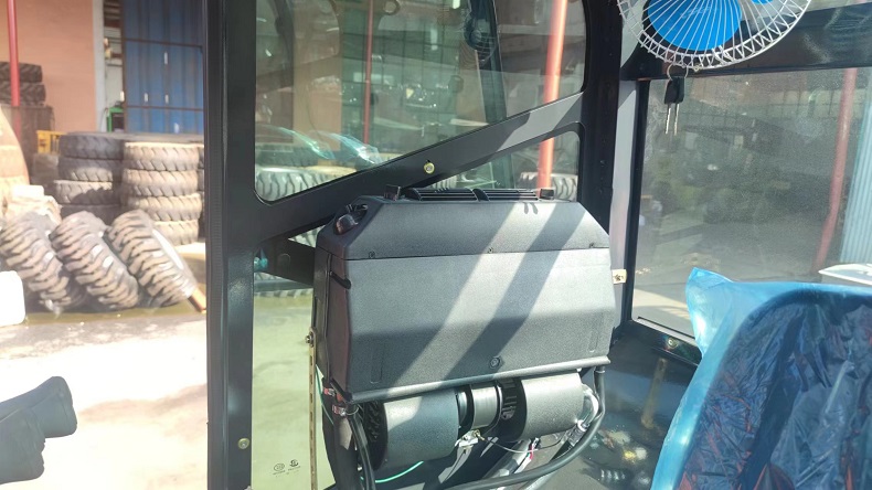 Forklift air conditioner for outdoor use