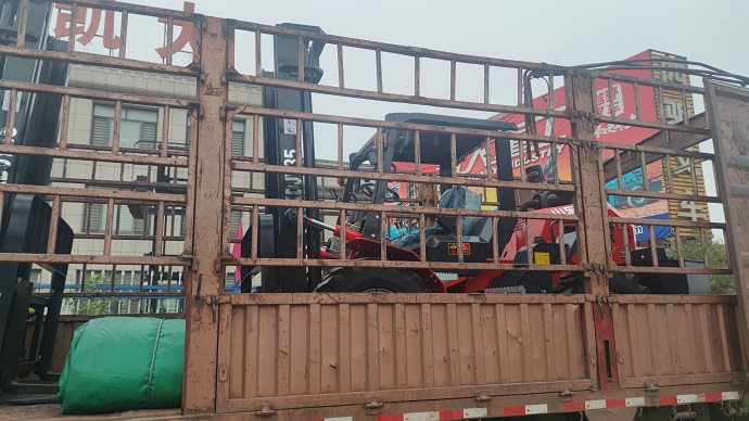 Pictures of Kaida KDJY35 rough terrain forklift in China