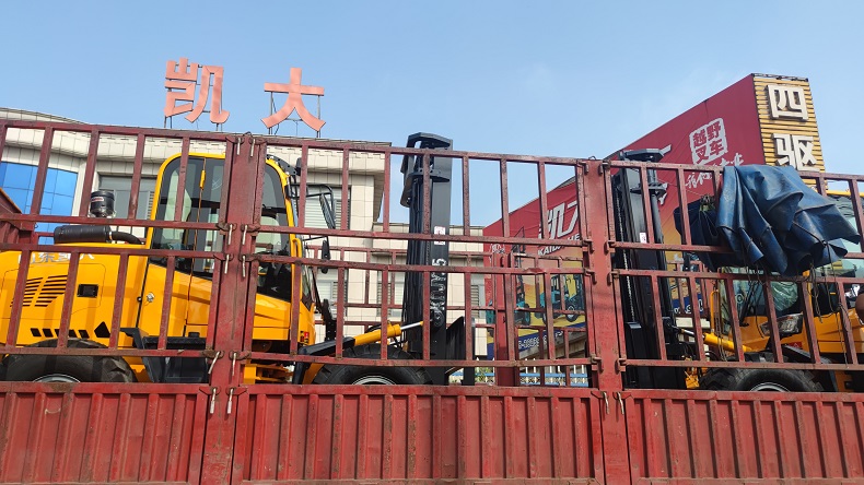 China 3.5ton articulated rough terrain 4x4 forklift factory delivery