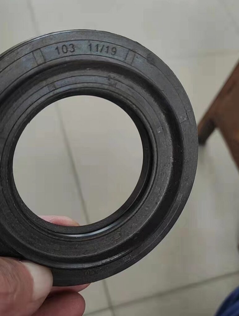 Rubber Oil Seal for Main Reduction Gear of Small Wheel-side Reduction Axle for China Loaders and Articulated Four-wheel Forklifts