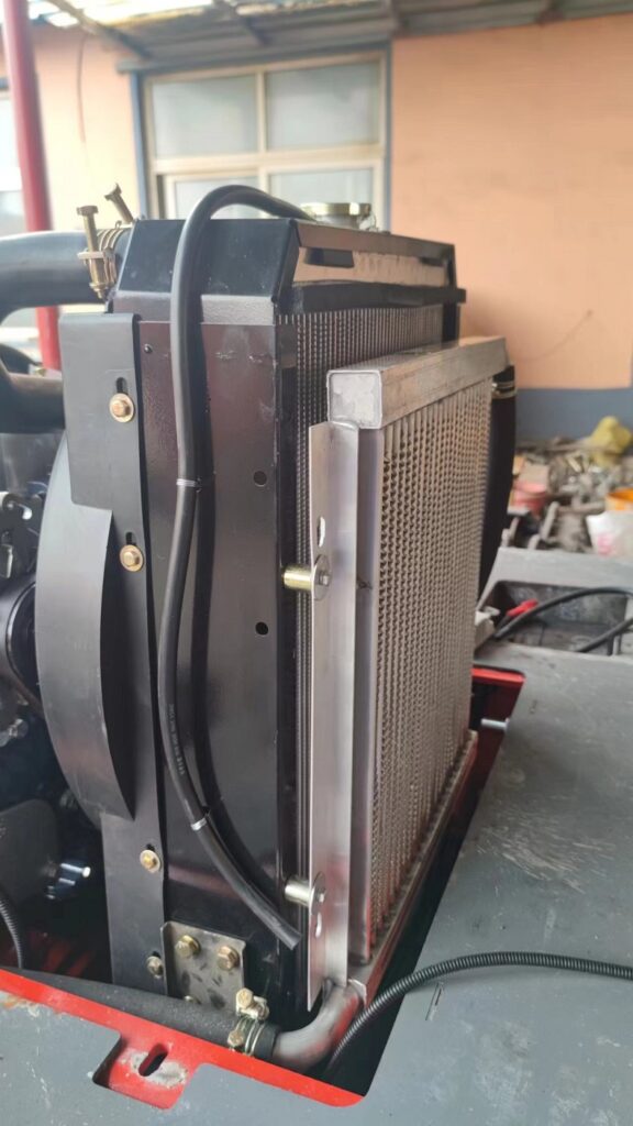 China-made small four-wheel drive forklift engine radiator, hydraulic torque converter radiator