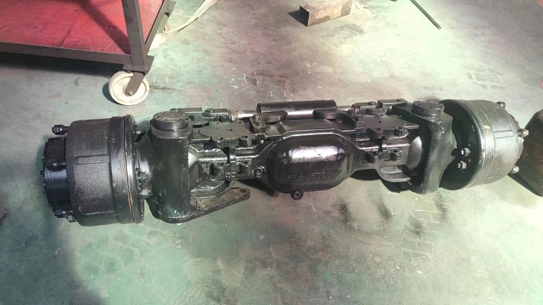 4500kg small four-wheel drive forklift axle, wheel speed reduction with hydraulic steering
