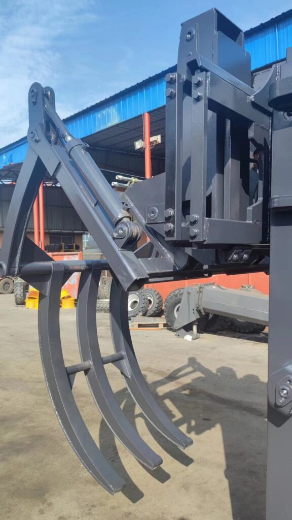 Forklift Attachment with Tilting and Clamping Functions for Scrap Metal Handling