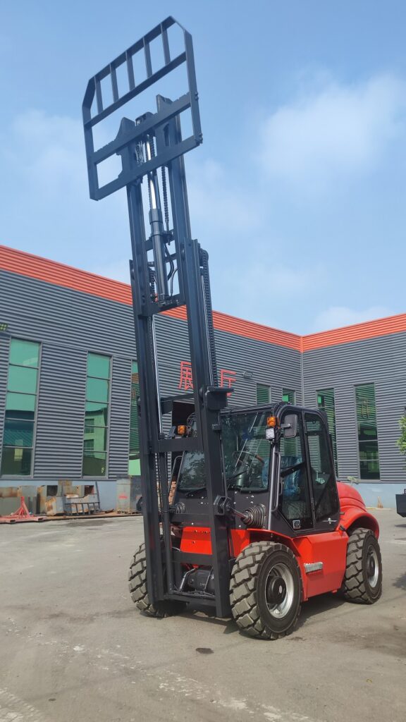 Pioneer35A 4x4 forklift