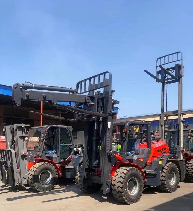 A photo of a customized 4WD off-road forklift by Kaystar factory. The forklift is yellow and black, with a red telescopic boom attached to the front. The forklift has a 3-stage free lifting mast and a side-shifter. The background shows a the Kaystar factory