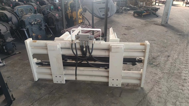 Bale Clamp&CARTON CLAMP:FORKLIFT ATTACHMENTS
