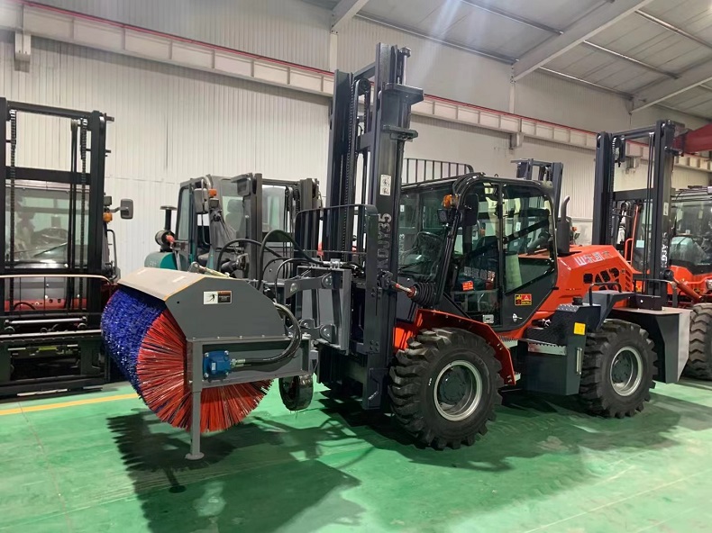 a red Multi-purpose four-wheel drive forklift-snowplow，china KAIDA KDJY35