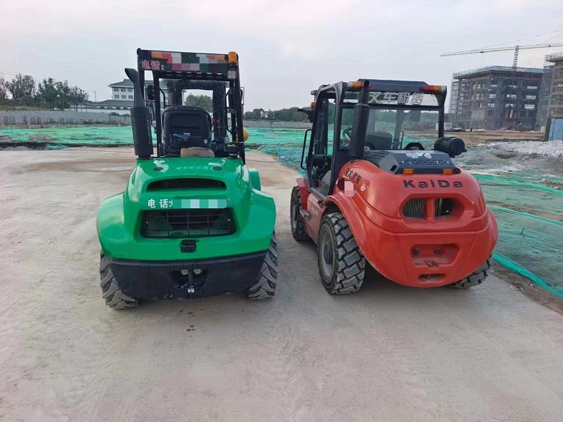 3.5T 4WD RT Forklift：Hangcha VS Kaida(kaystar)