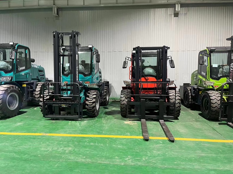 a red 4wd forklift with wide-view masts and a blue rough terrain forklift with regular masts 