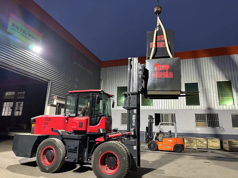 The maximum load capacity is 13 tons! Kaystar 10-ton rough-terrain forklift, completed test.
