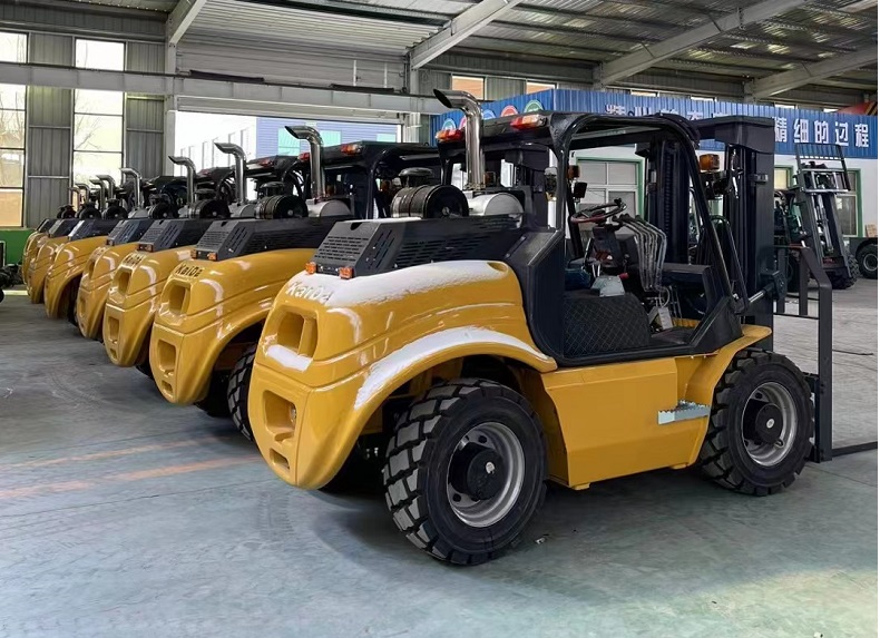 Compact four-wheel drive all-terrain forklift with a load capacity of 3500kg, including a Cummins diesel engine.(KAIDA CPCY35)