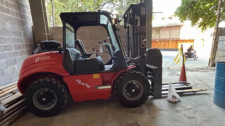 Kaida CPCY35 3.5t rough terrain 4×4 forklift in El Salvador