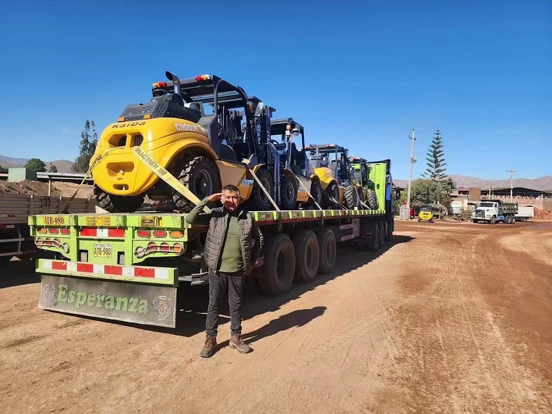 Distribuidor chino de carretillas elevadoras todoterreno con tracción a las cuatro ruedas en España
