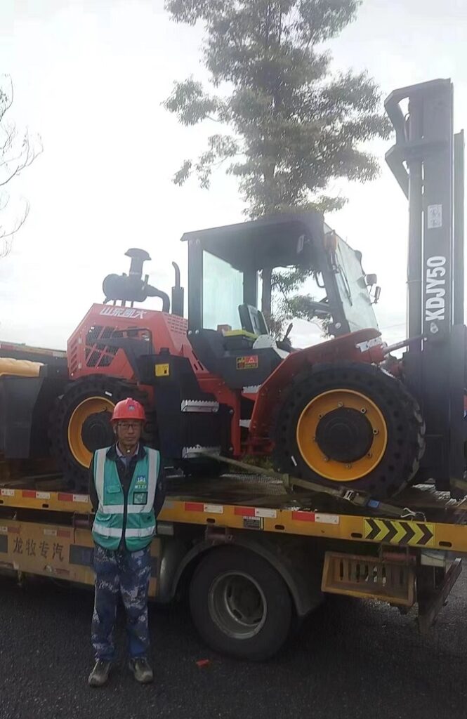 Los usuarios elogian las carretillas elevadoras con tracción total Kaida.
