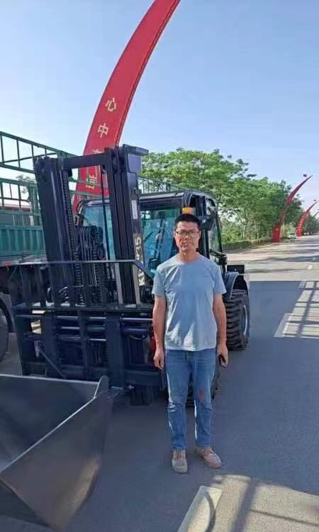 Carretilla elevadora china para exteriores 4x4 de la mejor calidad.

