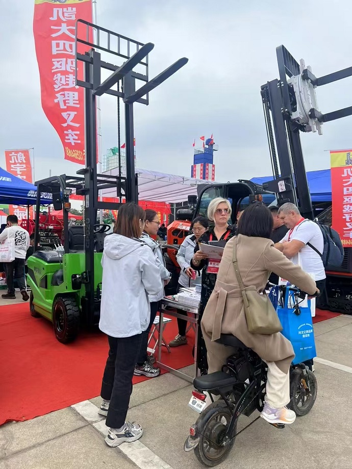Kaida 4x4 forklift: the full-time four-wheel drive off-road king, a hit at the 2024 exhibition!