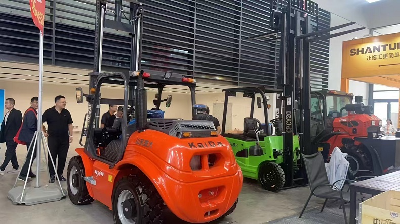 Kaida exhibited new forklifts at the 46th China (Zhengzhou) Construction Machinery Famous Products Expo 2024