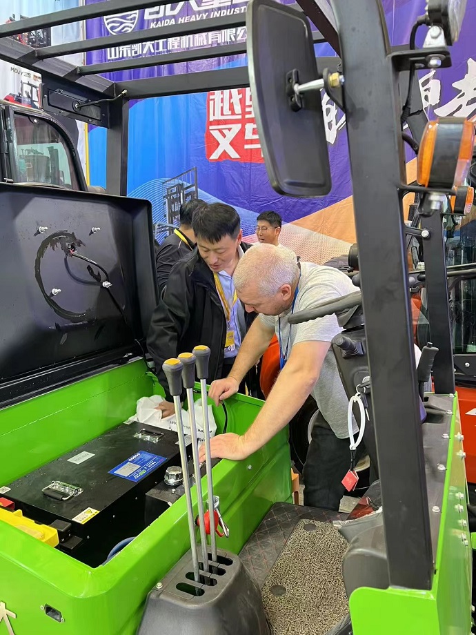 Kaida 2-ton electric forklift in 2024 Shanghai bauma Construction Machinery Exhibition