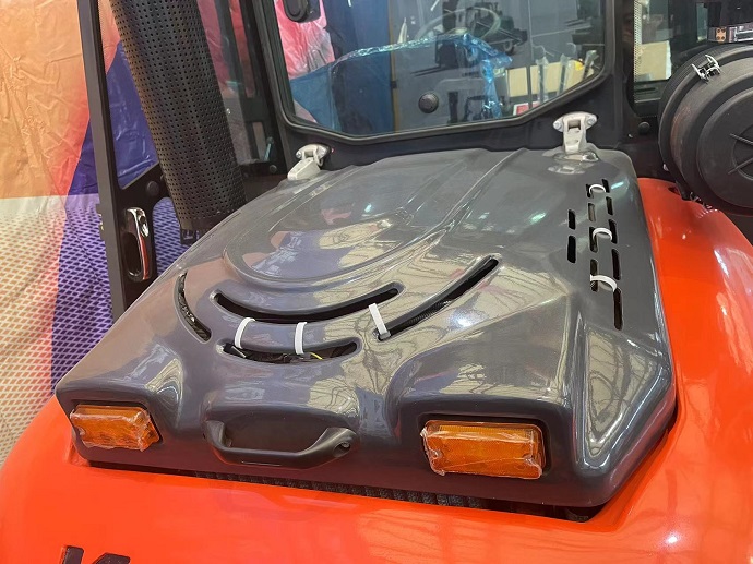 The hood of the 3.5-ton Kaida cpcy35 off-road forklift