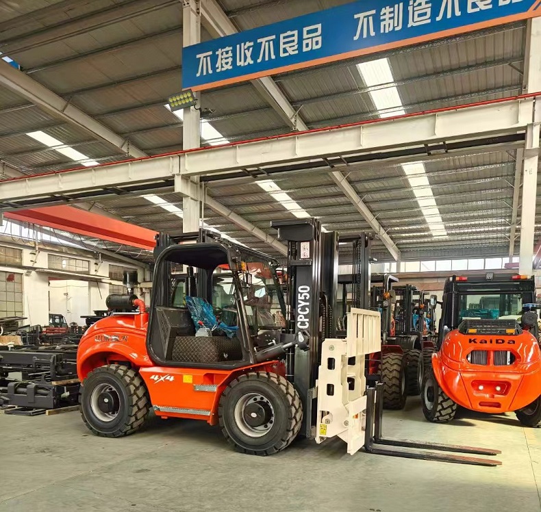 4 ton compact 4x4 rough terrain forklift for construction site