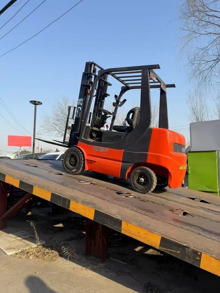 2.5 Ton Electric Forklift: Excellent Slope Performance and Cost-Effective Solution