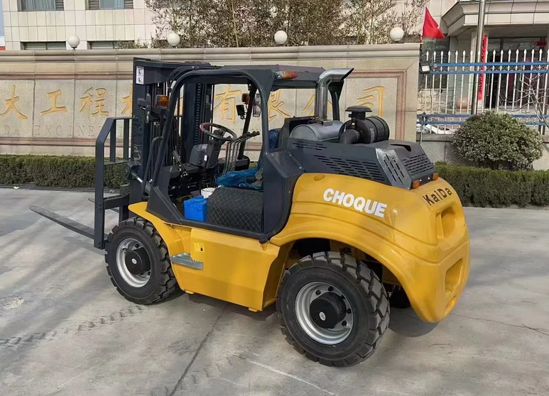 carretilla todoterreno 4x4 con motor Cummins