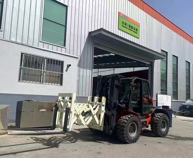 Extendable fork carriage
