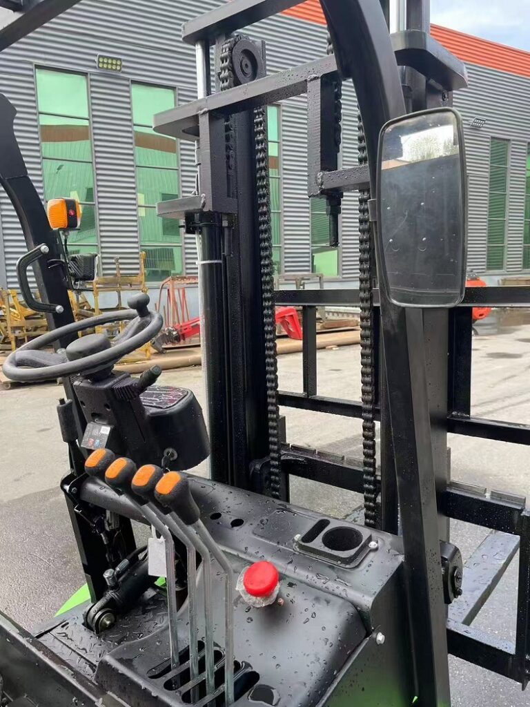 Electric forklift with NFC function

