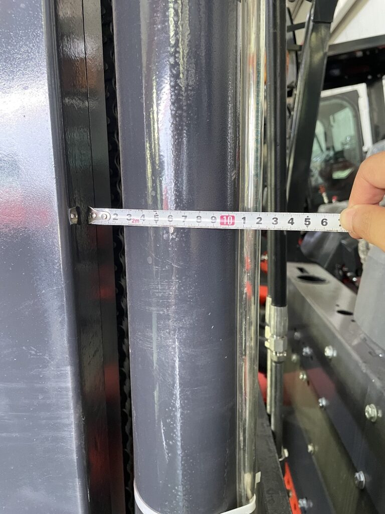 Pioneer50A forklift mast and hydraulic cylinder details

