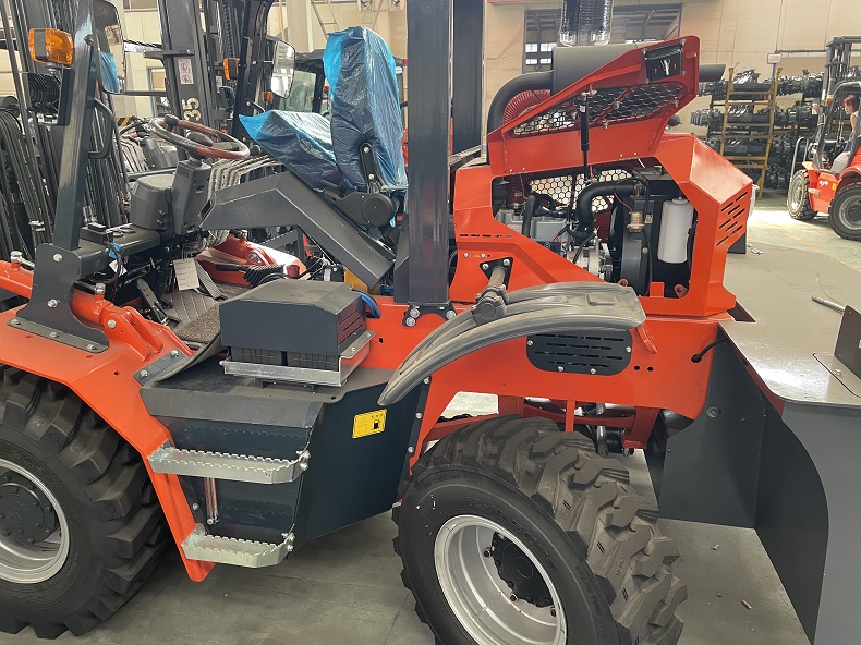 Pioneer35C（CPCY35） rough terrain forklift service features