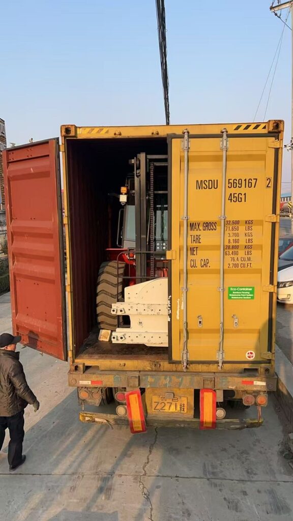 China factory loading 4x4 construction forklift for overseas customer