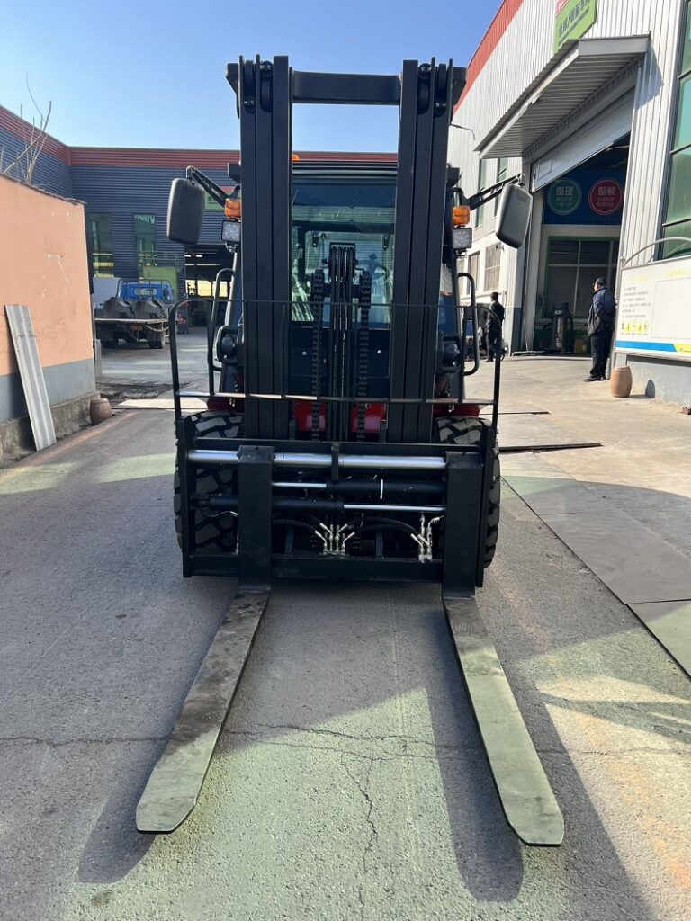 Pioneer50A 4x4 forklift with 4.5m triplex mast