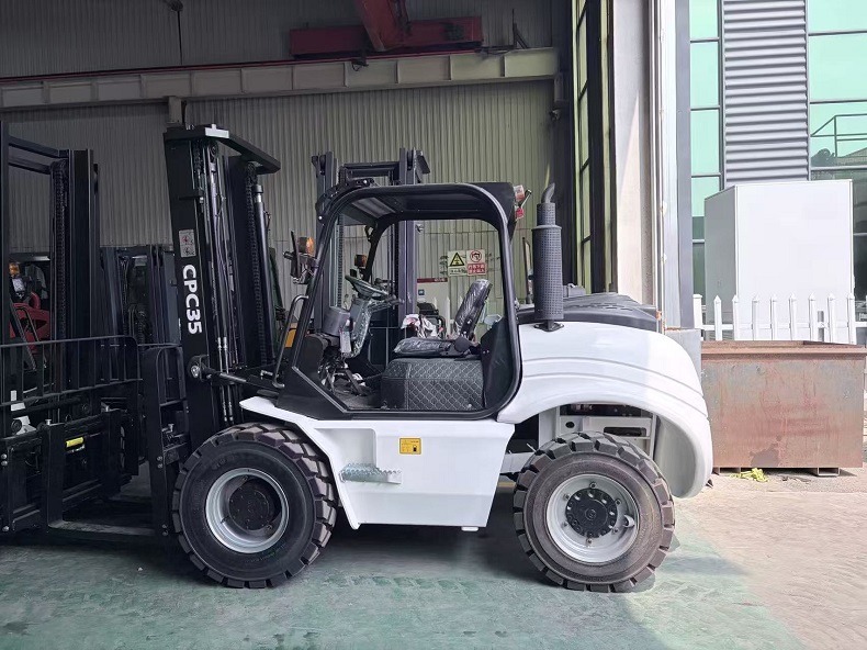 CPC35 private label rough terrain forklift with custom branding