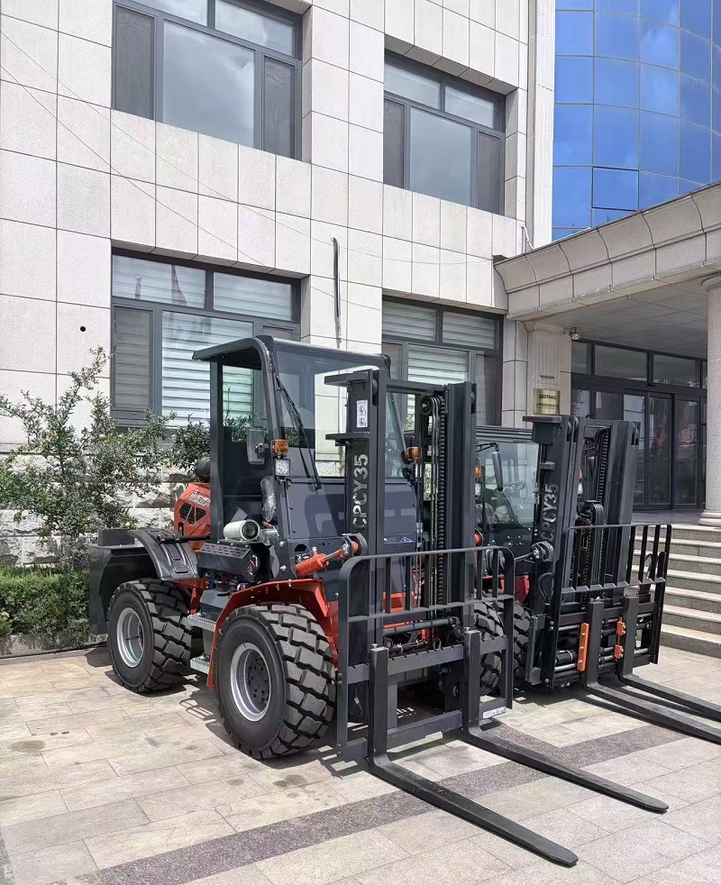 Custom Pioneer 35C integrated rear steering forklift with heightened cab roof, customized by professional 4WD forklift manufacturer