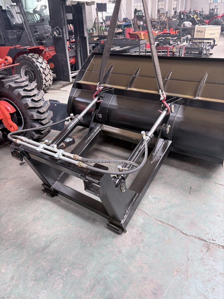 Front view of mount-type bucket for 4WD rough terrain forklift from professional rough terrain forklift manufacturer, double hydraulic cylinders, manganese steel teeth