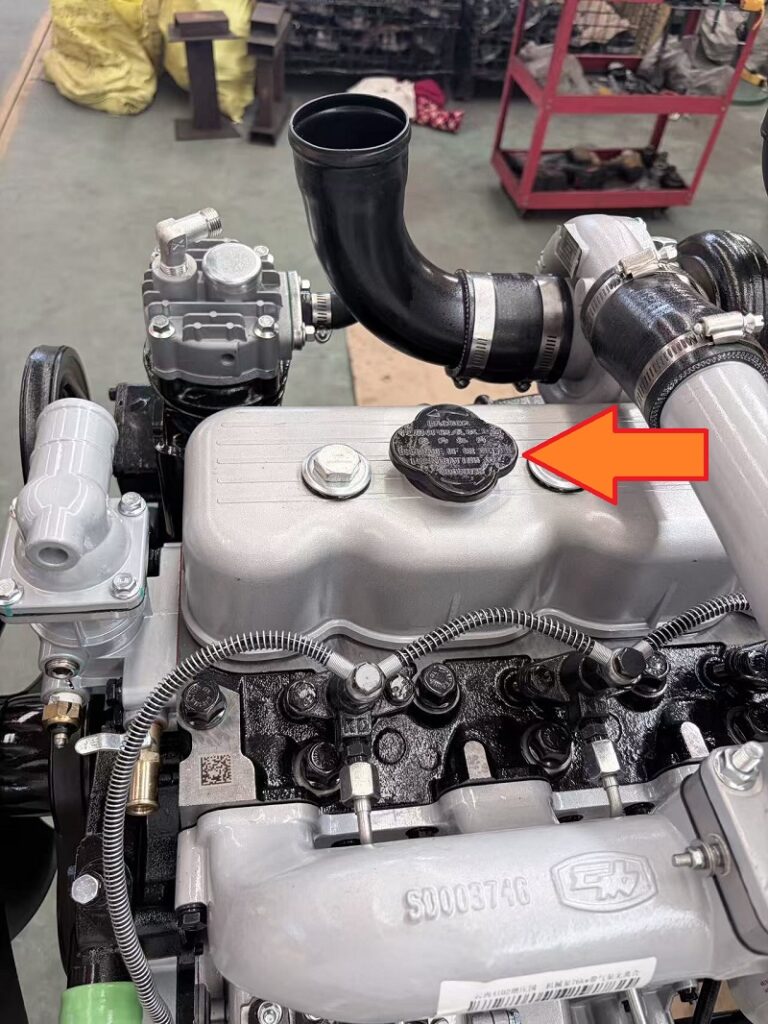  Engine oil filler port of Landtiger Pioneer off-road forklift